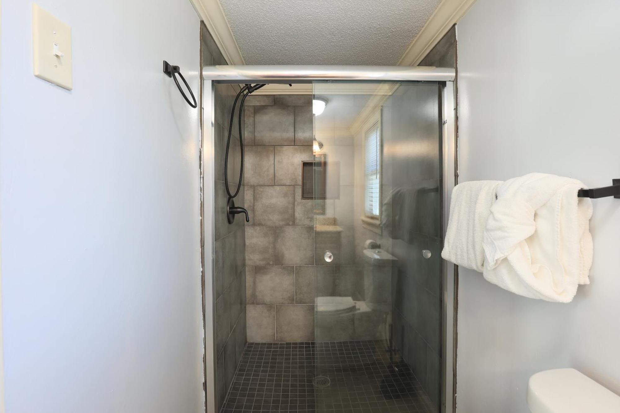 Relaxing 3Br Cottage 1 Mile To Main St Attractions Views 蓋特林堡 外观 照片
