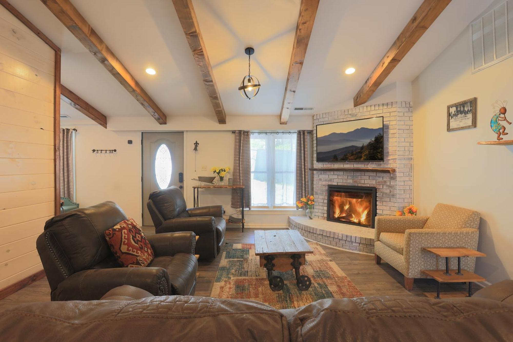 Relaxing 3Br Cottage 1 Mile To Main St Attractions Views 蓋特林堡 外观 照片